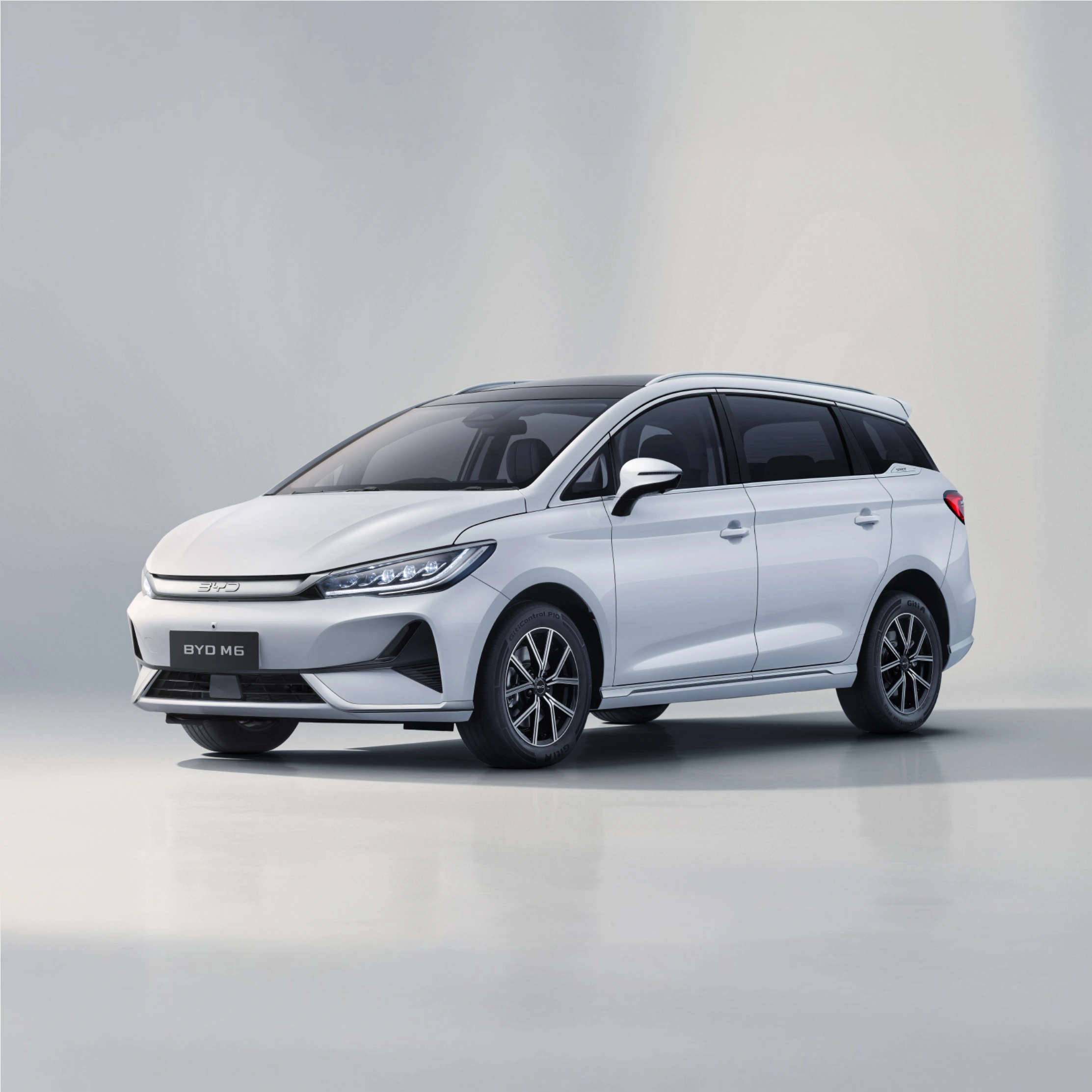 BYD M6